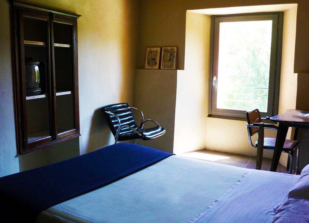 Camera Con Vista Fossombrone Phòng bức ảnh