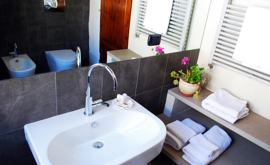 Camera Con Vista Fossombrone Phòng bức ảnh