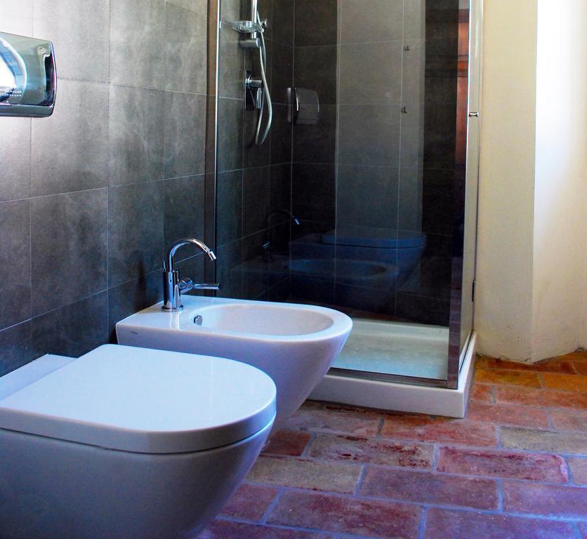 Camera Con Vista Fossombrone Phòng bức ảnh